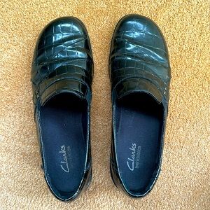 Clark’s black loafers-7M